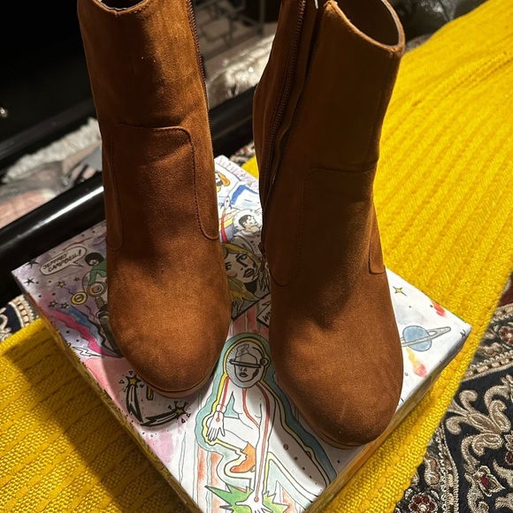 Cognac booties Size 9 - Picture 3 of 4